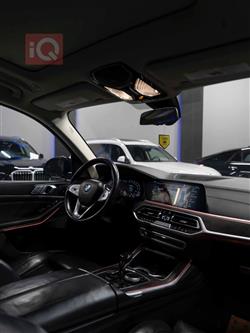 بی ئێم دەبڵیو X7